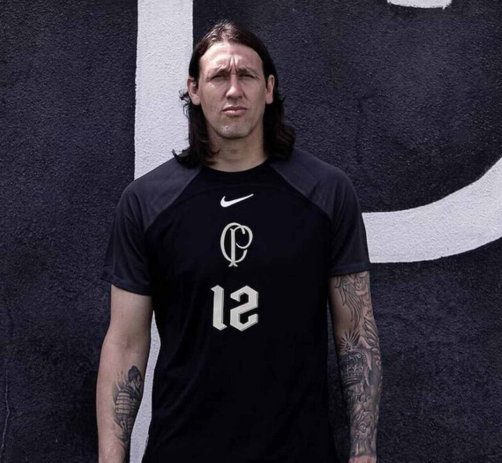 Em parceria com o Corinthians, Nike coloca à venda camisa que homenageia Cássio