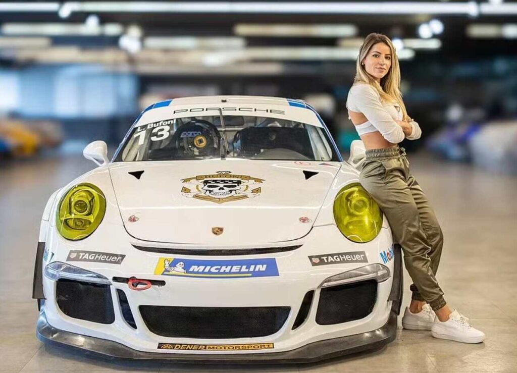 Referência do skate, Leticia Bufoni estreará como pilota da Porsche Cup Brasil em 2024