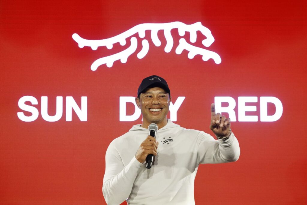 Após deixar a Nike, Tiger Woods amplia acordo com TaylorMade Golf e lança marca Sun Day Red