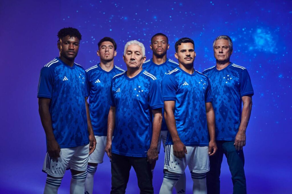 adidas e Cruzeiro apresentam nova camisa para a temporada 2024