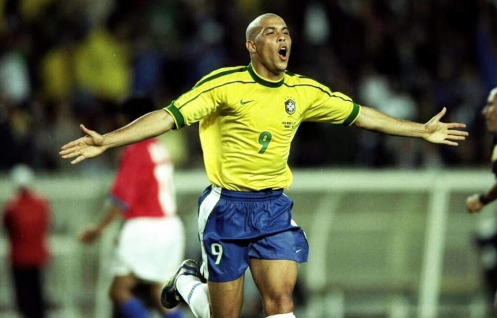 Nike lançará reedição da camisa da Seleção Brasileira usada na Copa do Mundo de 98