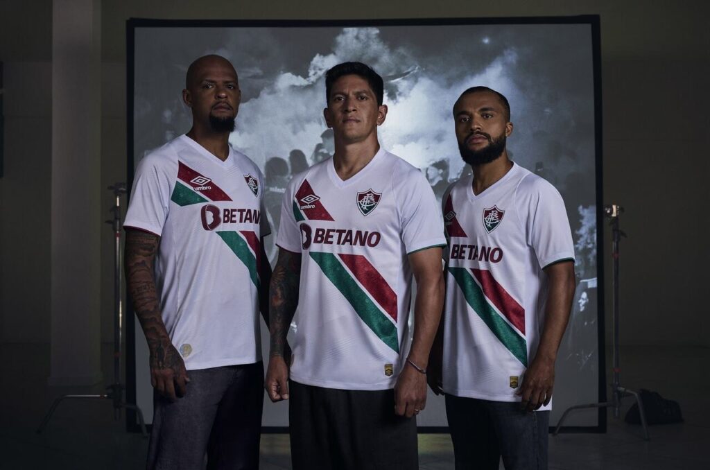 Fluminense e Umbro apresentam a nova camisa branca para 2024