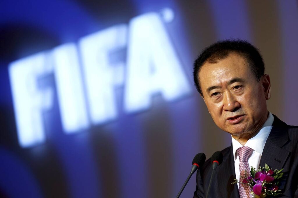 Alegando falta de pagamento, FIFA suspende patrocínios do Grupo Wanda