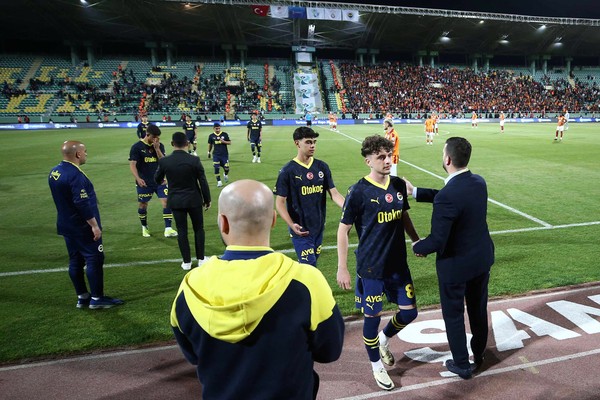 Após abandonar partida, Fenerbahçe é multado em € 115 mil