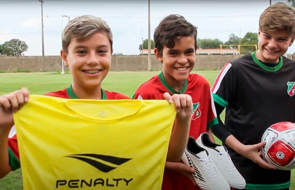 Penalty e Federação Paulista de Futebol premiam jovens atletas por ações sociais