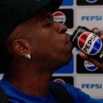 Em nova campanha, Pepsi Black recria entrevista viral de Vinícius Junior