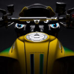 Celebrando a memória de Ayrton Senna, Ducati Monster ganha edição especial