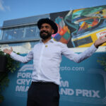 Eduardo Kobra destaca conexão de Ayrton Senna com Deus em mural no GP de Miami da F1